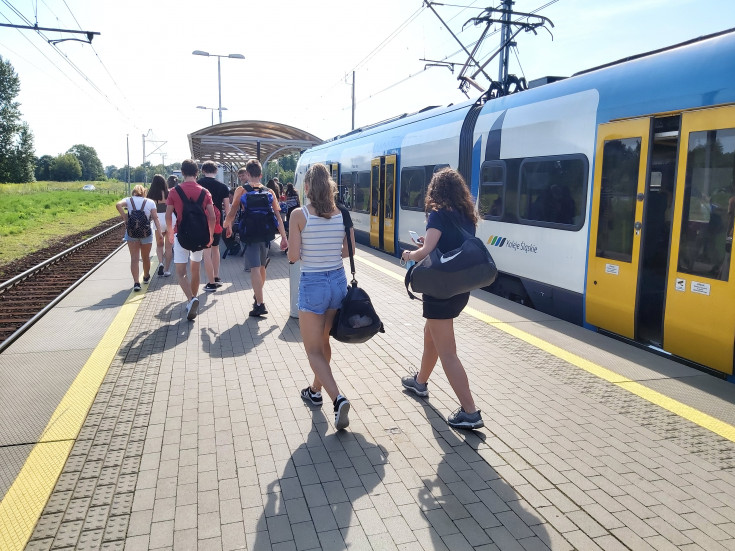 stacja, Koleje Śląskie, pociąg pasażerski, Dąbrowa Górnicza, budowa wiaduktu kolejowego