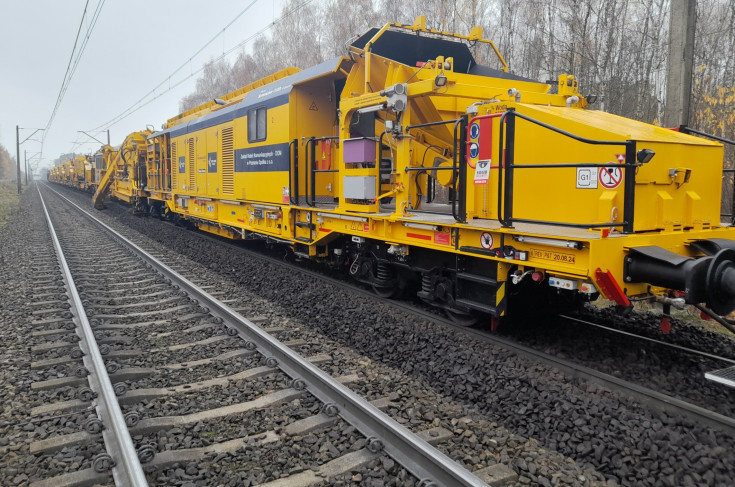 LK131, przewóz towarów, maszyna, prace na linii, Zduńska Wola Poddębice, nowa szyna, nowy podkład