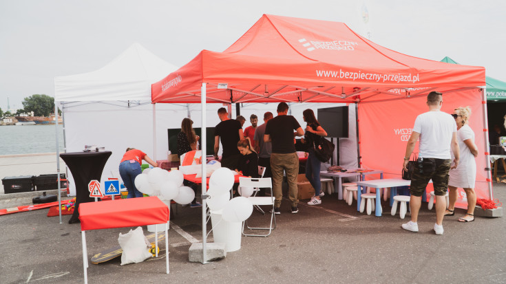 bezpieczny przejazd, kampania społeczna, szlaban na ryzyko, Gdynia, edukacja, edukacja dzieci, wydarzenie plenerowe, stoisko, stoisko kampanii, Moto Safety Day, edukacja dorosłych