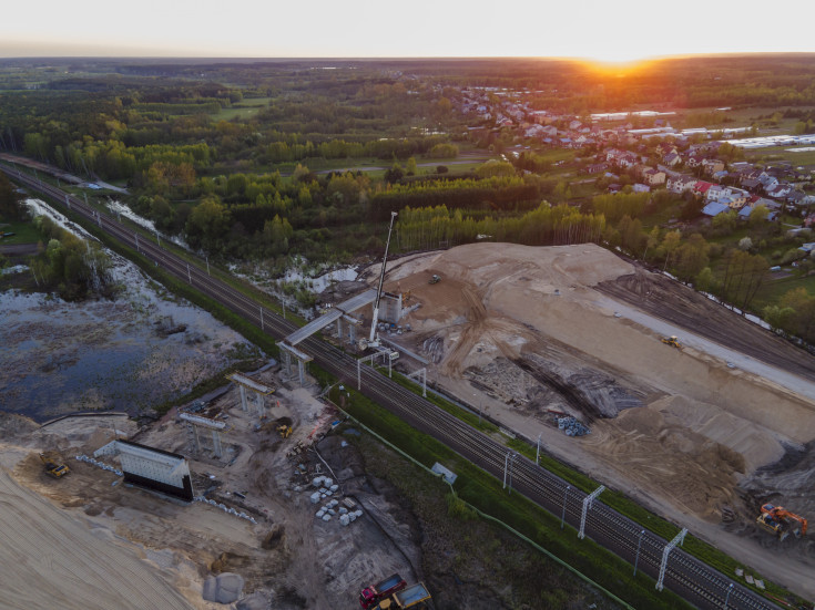 E75, Rail Baltica, CEF, budowa wiaduktu, zdjęcia nocne