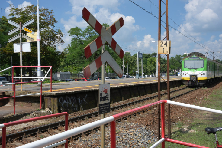 bezpieczeństwo, krzyż św. Andrzeja, Józefów, przejście pieszo-rowerowe
