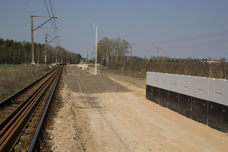 modernizacja, POIiŚ 2014-2020, LK8, prace budowlane, budowa peronu, Gośniewice, przystanek