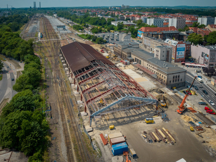 stacja, zabytek, Bytom, prace remontowe, widok z lotu ptaka, hala peronowa