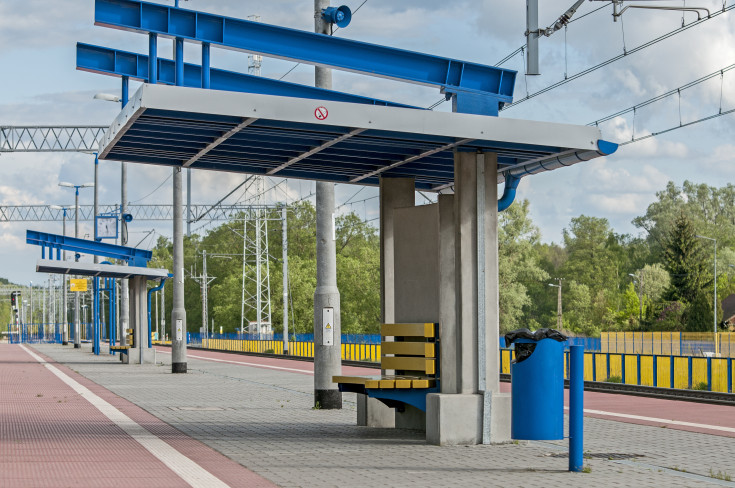 peron, przejście podziemne, stacja, Pendolino, pociąg, E65, Gąsocin, wiata, infrastruktura kolejowa