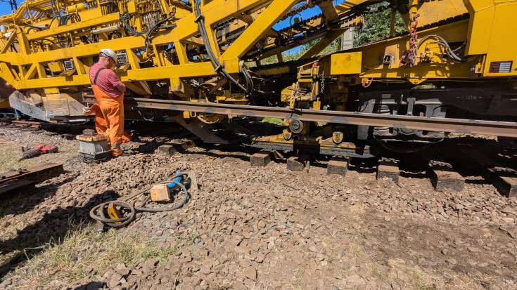 LK274, tor, Dolny Śląsk, Jelenia Góra, PUN, maszyna, nowy tor, nowy tłuczeń, Stara Kamienica