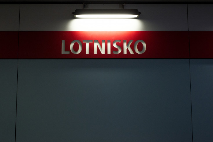 peron, linia kolejowa, Warszawa, lotnisko, port lotniczy, pociąg, informacja pasażerska, Okęcie