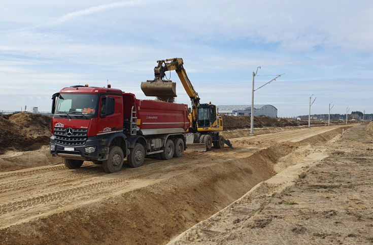 prace budowlane, Jasionka, kolej na lotnisko, samochód ciężarowy, PKA