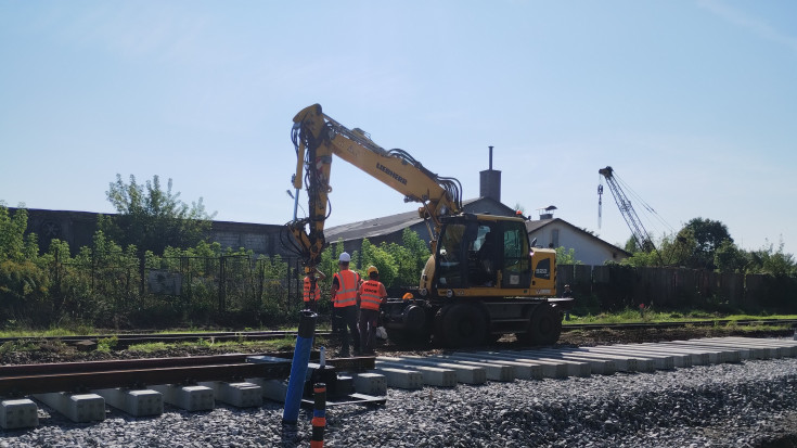 tor, koparka, Łomża, prace na stacji kolejowej