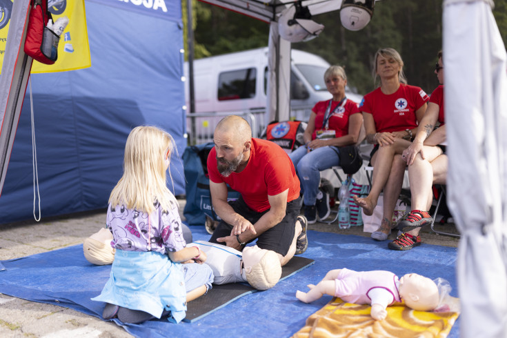 bezpieczny przejazd, bezpieczeństwo, kampania społeczna, kierowca, samochód, wydarzenie plenerowe, stoisko, stoisko kampanii, Moto Safety Day, BRD, motoryzacja, pierwsza pomoc