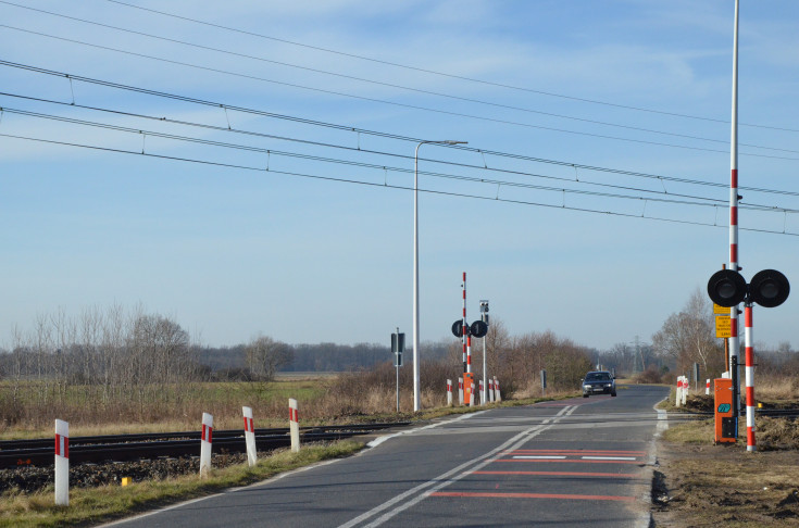 przejazd kolejowo-drogowy, rogatka, nowa infrastruktura, aglomeracja wrocławska, Orzeszków