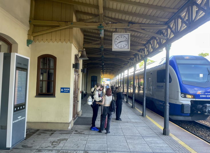 pasażer, peron, stacja, pociąg, LK1, Piotrków Trybunalski, Wiedenka, 160 km/h, umowa na dokumentację projektową