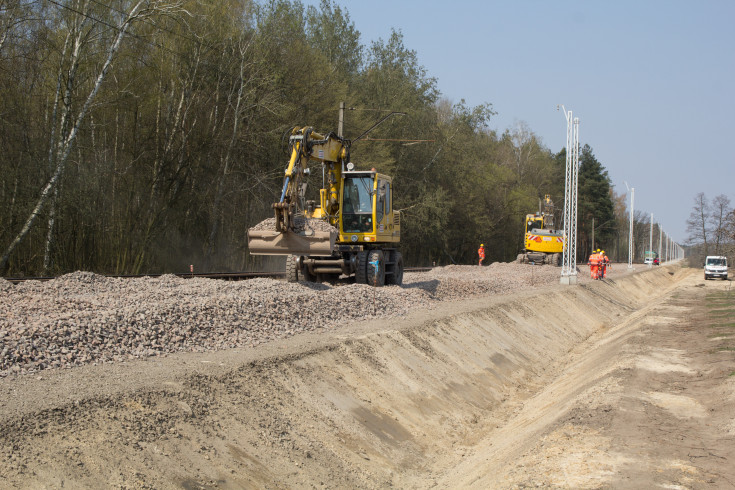 modernizacja, POIiŚ 2014-2020, LK8, prace budowlane, budowa peronu, Gośniewice, przystanek