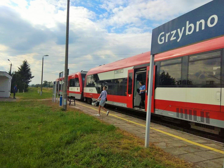 pociąg pasażerski, przystanek, Grzybno