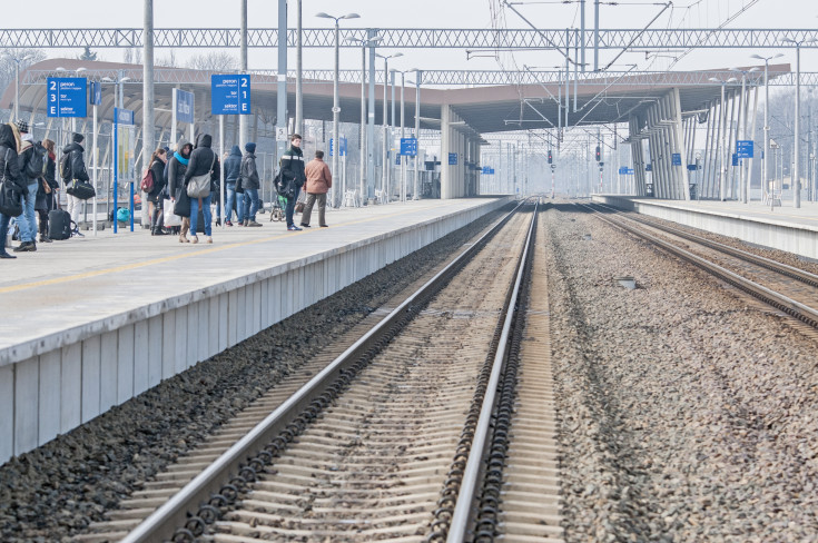 pasażer, peron, modernizacja, Łódź, pociąg, wiata, Łódź Widzew, Łódzka Kolej Aglomeracyjna, ŁKA