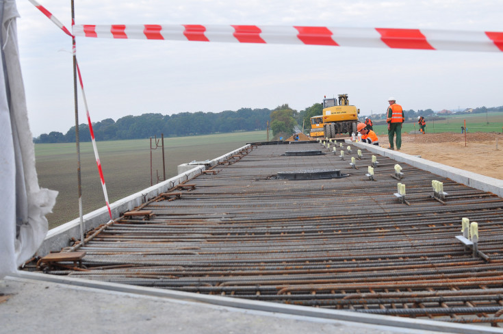 wiadukt, modernizacja, skrzyżowanie bezkolizyjne, LK1, robotnicy, Rogów, POIiŚ 2007-2013