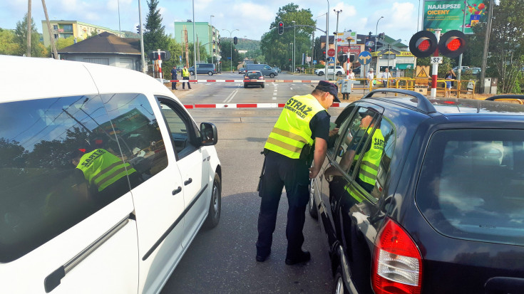 SOK, bezpieczny przejazd, bezpieczny piątek, akcja ulotkowa, Wejherowo, żółta naklejka