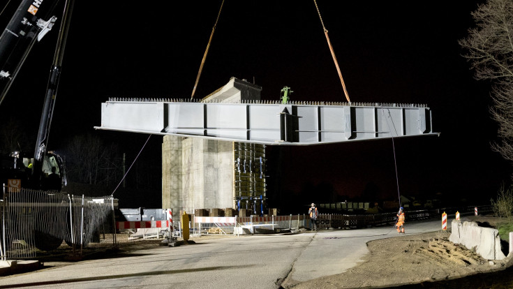 Rail Baltica, dźwig, nowy wiadukt, Mokra Wieś, nowe skrzyżowanie bezkolizyjne, prace