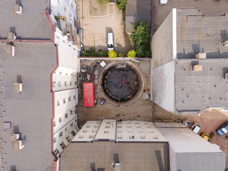 TBM, budowa tunelu, drążenie tunelu kolejowego, Łódź Koziny, Łódź Śródmieście, szacht, komora