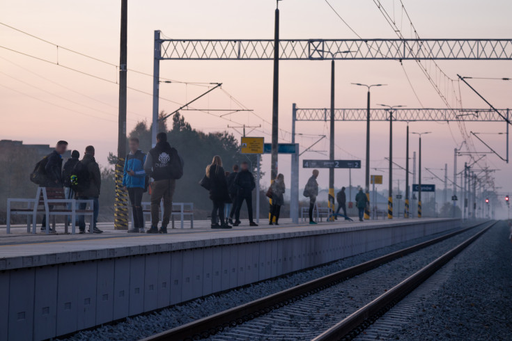 peron, stacja, POIiŚ 2014-2020, LK8, Chynów, infrastruktura pasażerska, nowa infrastruktura, zmodernizowany peron