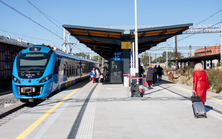 pasażer, stacja, Słupsk, nowa infrastruktura, nowy peron, pociąg osobowy