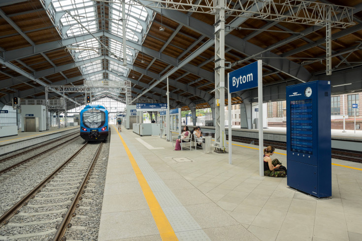 peron, stacja, pociąg, Bytom, hala peronowa