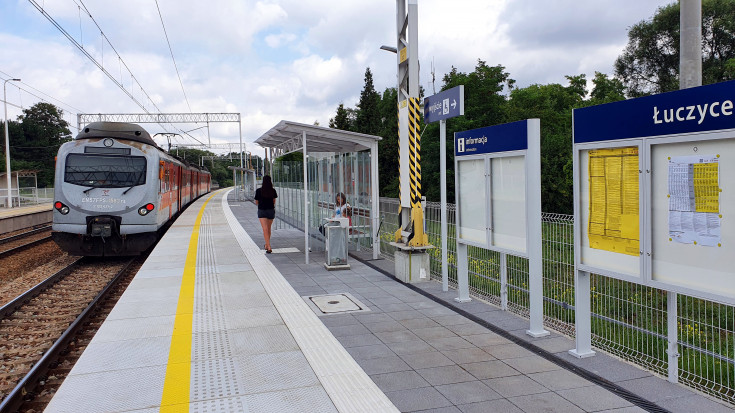 LK8, Łuczyce, nowa infrastruktura, pociąg pasażerski, przystanek, nowy peron, nowa tablica informacyjna