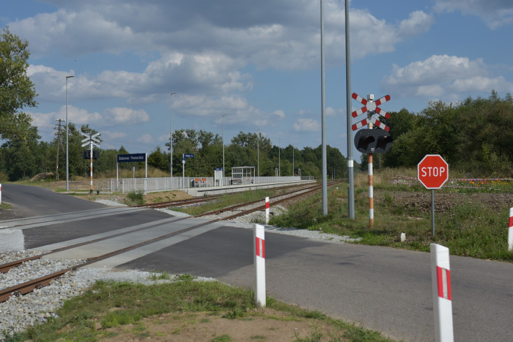 bezpieczeństwo, modernizacja, przejazd kolejowo-drogowy, żółta naklejka, Bobrowo Pomorskie