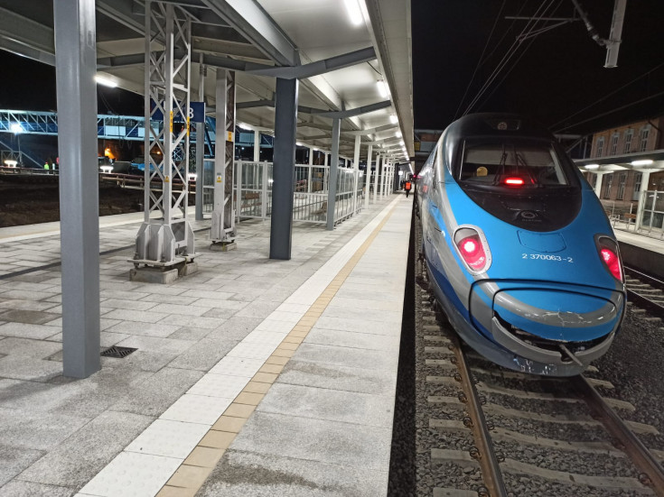 Pendolino, Rzeszów Główny, nowa stacja, nowe schody ruchome, nowa winda, nowa infrastruktura pasażerska, nowe przejscie dla pieszych