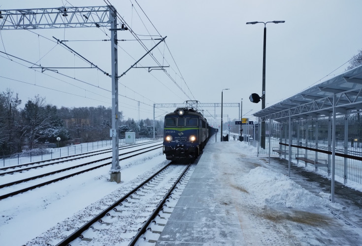 peron, Bełchów, pociąg towarowy, nowa stacja, nowa infrastruktura