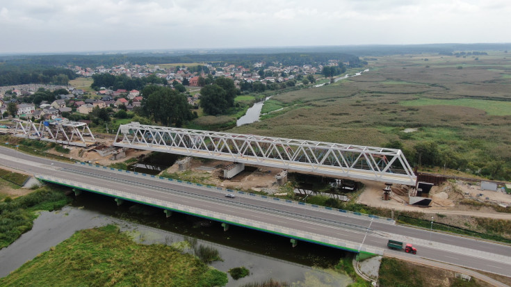 E75, Rail Baltica, widok z lotu ptaka, most nad Narwią