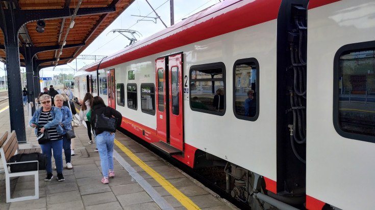 pasażer, peron, stacja, pociąg, Nakło nad Notecią