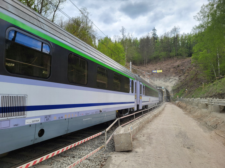 LK274, PKP Intercity, tunel kolejowy, nowa infrastruktura, pociąg pasażerski, Trzcińsko