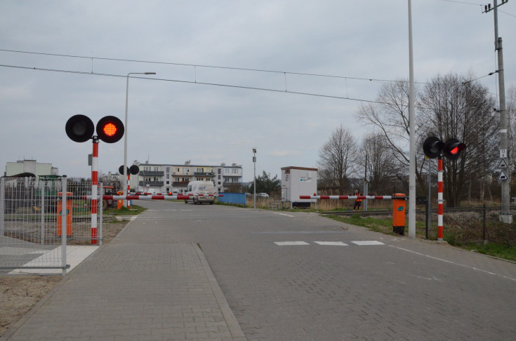 przejazd kolejowo-drogowy, rogatka, nowa infrastruktura, aglomeracja wrocławska