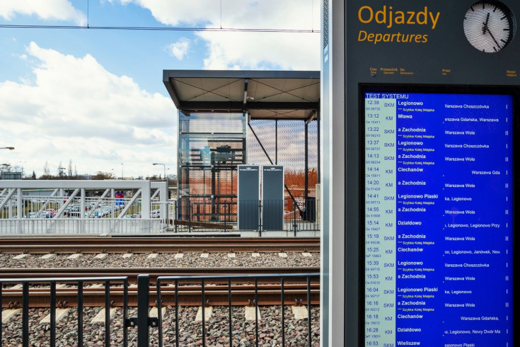 ułatwienia dla osób o ograniczonej możliwości poruszania się, Warszawa Młynów, wyświetlacz informacyjny, dostępność