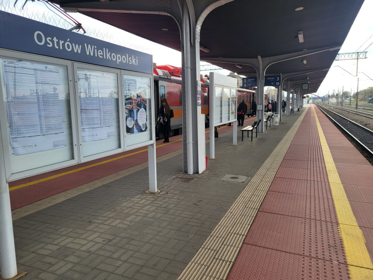 pasażer, peron, stacja, Ostrów Wielkopolski, LK355