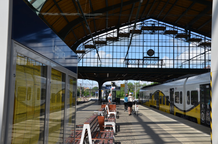 stacja, Legnica, nowa infrastruktura, pociąg pasażerski, nowy peron, hala peronowa