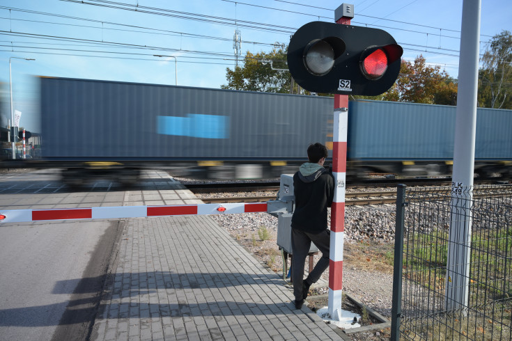 przejazd kolejowo-drogowy, sygnalizacja, rogatka