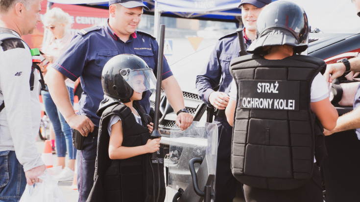 SOK, Straż Ochrony Kolei, bezpieczny przejazd, kampania społeczna, szlaban na ryzyko, Gdynia, edukacja, edukacja dzieci, wydarzenie plenerowe, stoisko, stoisko kampanii, Moto Safety Day, edukacja dorosłych