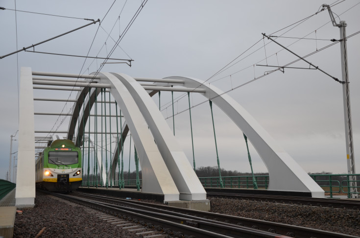 E75, Rail Baltica, Koleje Mazowieckie, most na Bugu, pociąg pasażerski, nowy  most