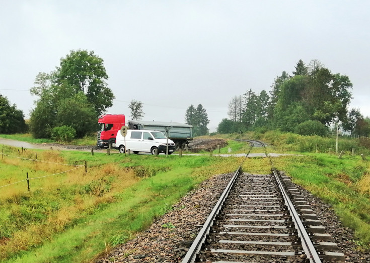 przejazd kolejowo-drogowy, samochód, nowa infrastruktura pasażerska, bajpas kartuski, program budowy 200 przystanków kolejowych, Otomino