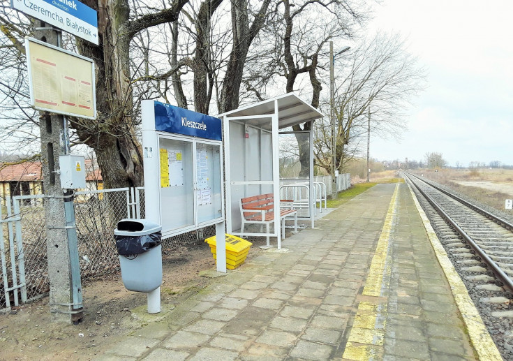 peron, rozkład jazdy, gablota, program budowy 200 przystanków kolejowych, Kleszczele