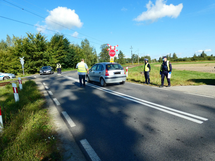 bezpieczny przejazd, bezpieczny piątek, przejazd kolejowo-drogowy, szlaban na ryzyko, kierowca, edukacja, edukacja dorosłych