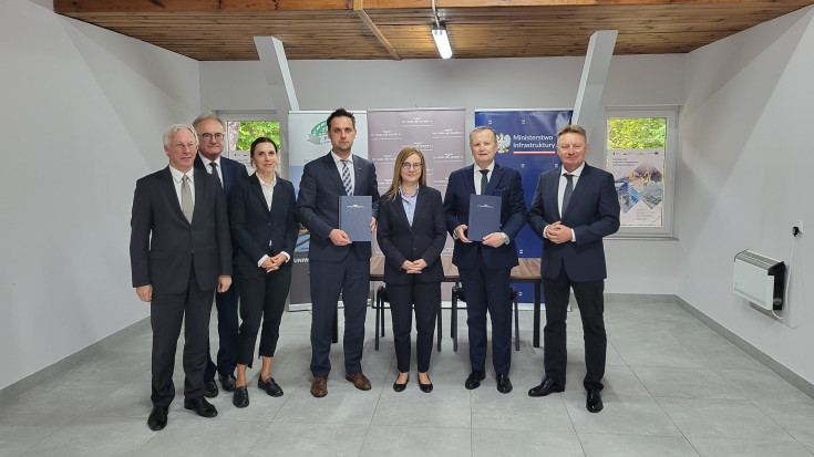 stacja, Skarżysko-Kamienna, LK8, Przedsiębiorstwo Napraw i Utrzymania Infrastruktury Kolejowej, podpisanie umowy, Klimczak Dariusz, Tumlin, Kuczewska-Łaska Małgorzata, IDOM