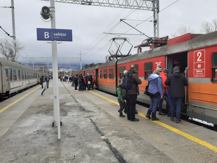 pasażer, peron, Poronin, nowa infrastruktura, pociąg pasażerski, Zakopianka