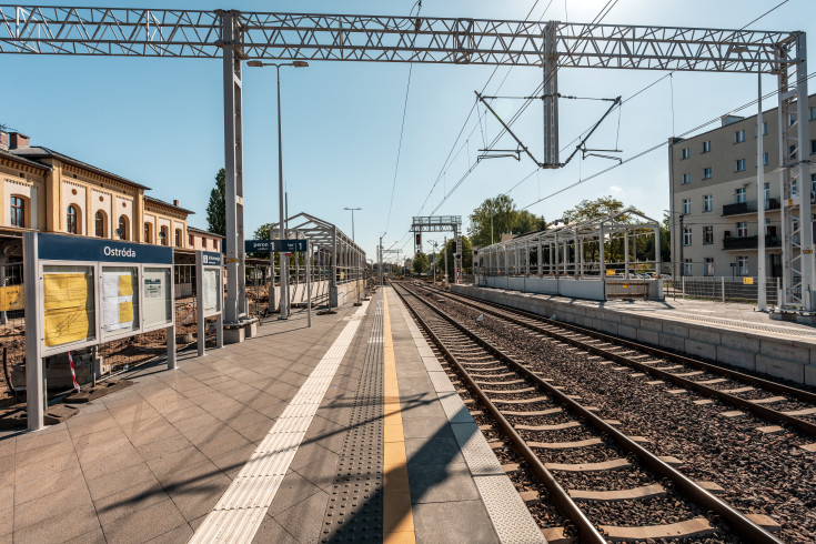 sieć trakcyjna, peron, stacja, tor, modernizacja stacji, nowy peron, Ostróda, KPO, warmińsko-mazurskie