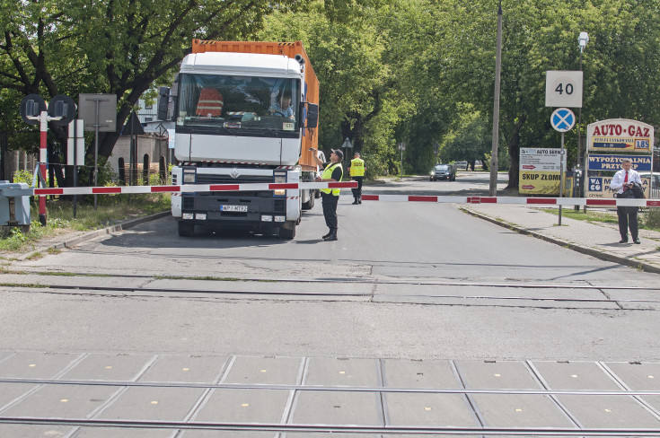 Straż Ochrony Kolei, bezpieczny przejazd, bezpieczeństwo, bezpieczny piątek, akcja ulotkowa, przejazd kolejowo-drogowy, ulotka