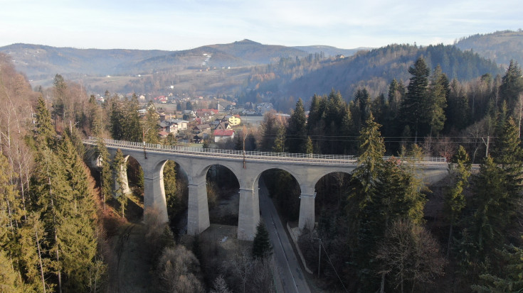 sieć trakcyjna, tor, wiadukt kolejowy, Wisła Głębce, nowa infrastruktura