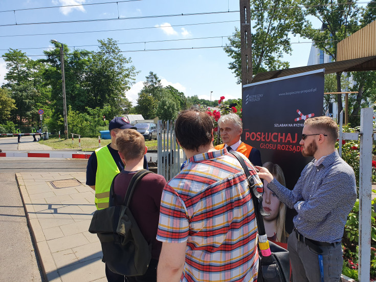 bezpieczny przejazd, Kraków, bezpieczny piątek, przejazd kolejowo-drogowy, ambasadorki bezpieczeństwa, gry edukacyjne, Bezpieczny przejazd VR, www.bezpieczny-przejazd.pl