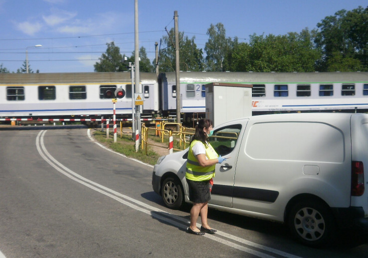 bezpieczny przejazd, bezpieczny piątek, przejazd kolejowo-drogowy, szlaban na ryzyko, kierowca, edukacja, edukacja dorosłych