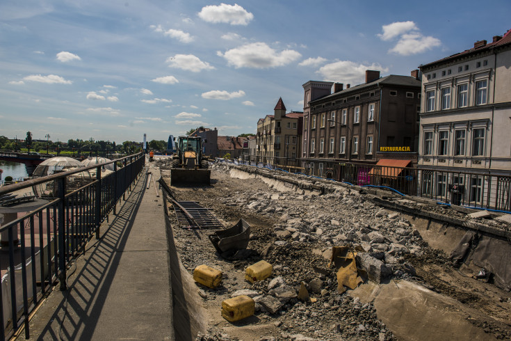 przebudowa, modernizacja, POIiŚ 2014-2020, robotnicy, Program Operacyjny Infrastruktura i Środowisko, Gorzów Wielkopolski, estakada, nasyp, prace budowlane, maszyna, inwestycja